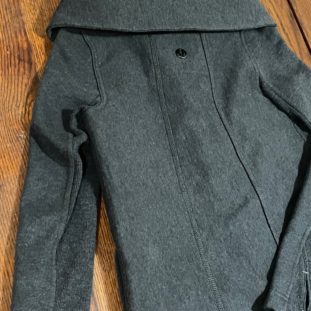 Lululemon Virasana Blanket Wrap Heathered Black - Picture 11 of 16
